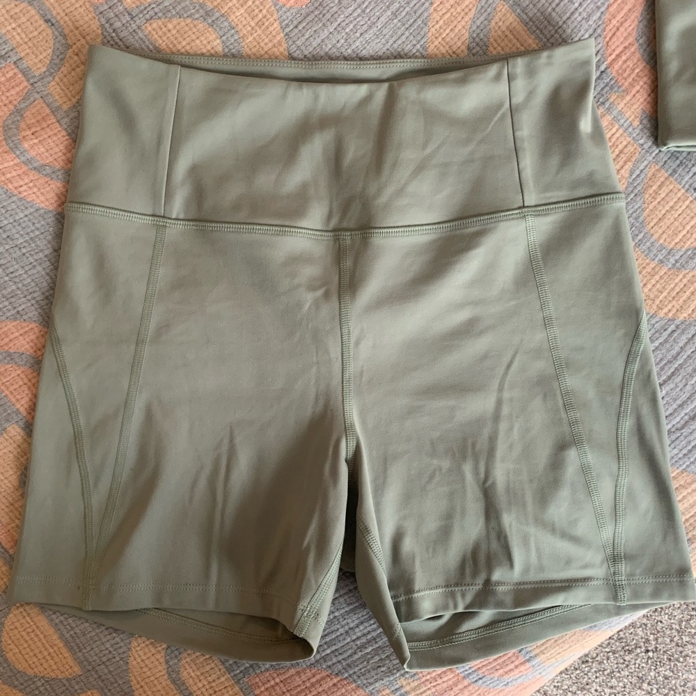 Girlfriend collective High Rise Run Shorts in Agave (size large)
